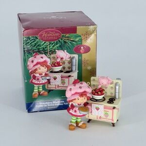Vintage Carlton Cards SCENTED Ornament Strawberry Shortcake Cooks Up Holiday Fun